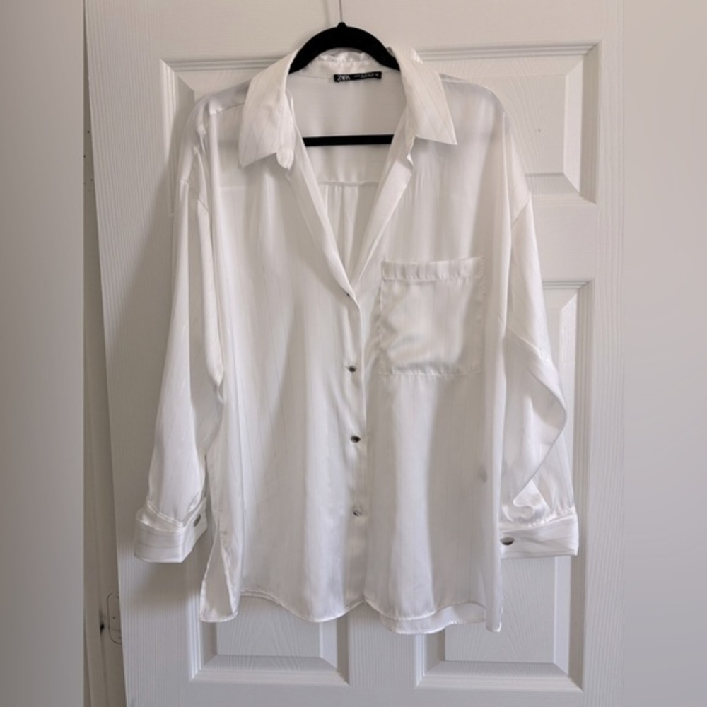 NWOT ZARA Women’s White Button-Up Shirt